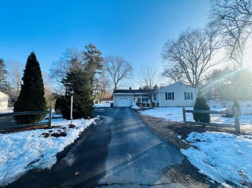 17 Hartshorn St, Killingly CT  06239-4118 exterior