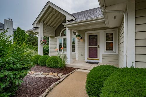 2123 High Meadow Rd, Naperville, IL 60564-5336