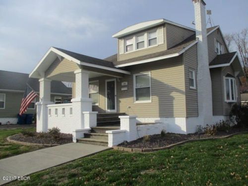 133 Flora Ave, Flora, IL 62839-2240