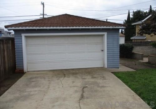 1359 Chalcedony St, San Diego, CA 92109-2125