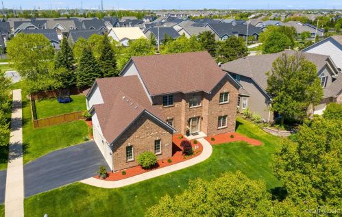 3939 Highknob Cir, Naperville, IL 60564-8247