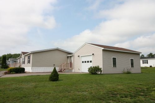 8 Revolution Dr, Dover, NH 03820-4950