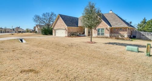 4651 River Rock Dr, Bryan, TX 77808-2106