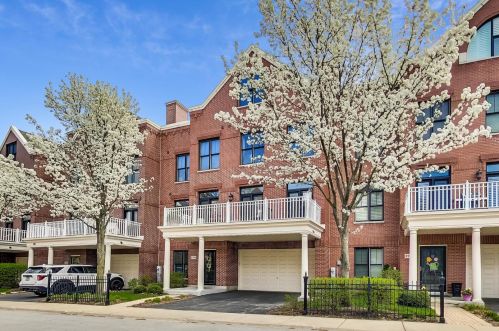 2760 Valor Dr, Glenview, IL 60026-8054