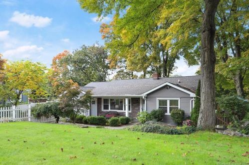 14 Edith Ln, Norwalk, CT 06851-1523