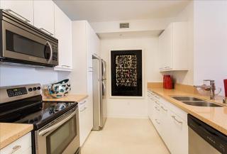 235 San Pedro St, Los Angeles CA  90012-3966 exterior