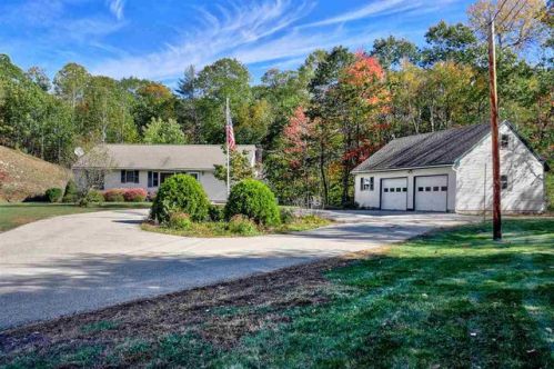 86 Paradise Dr, Bennington, NH 03442-4120