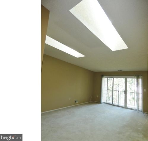 12 Holly Ct, Trenton NJ  08619-4631 exterior