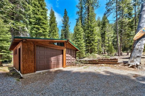 7500 Riv Rd, Truckee CA  exterior