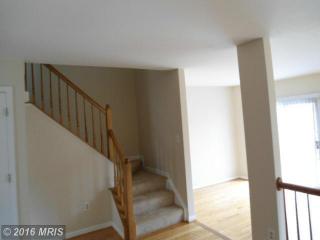 22044 Manning Sq, Dulles VA  20166-3019 exterior