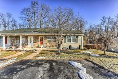 3800 Fox Chase Dr, York PA  17315-3730 exterior
