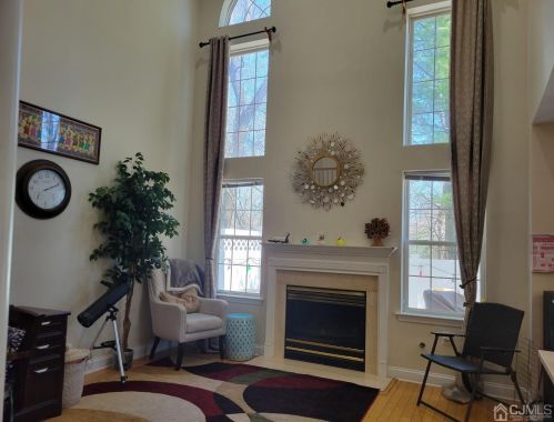 201 Waldorf Dr, Princeton NJ  08540-9005 exterior