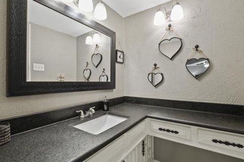 1413 Kingsbridge Dr, Garland TX 75040-3512 exterior