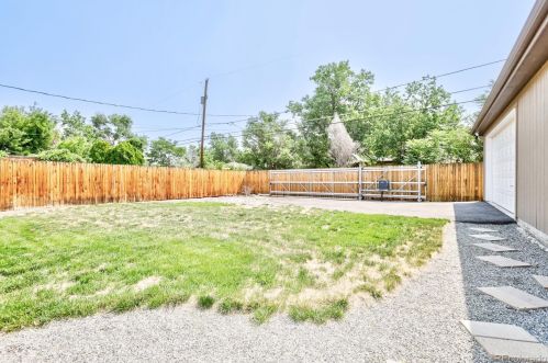 2938 Oneida St, Denver CO  80207-2913 exterior