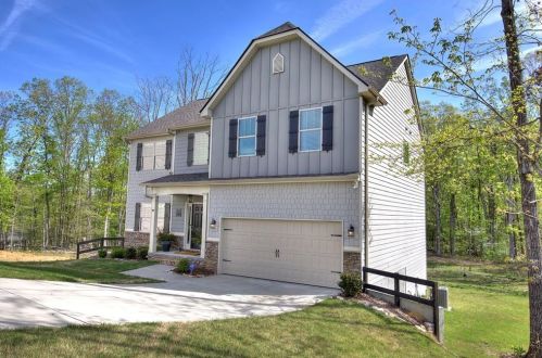 40 Thunder Hawk Ln, Rydal, GA 30171-1696