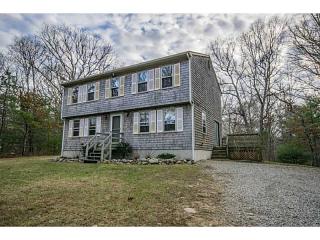 21 Jonathan Dr, Charlestown, RI 02813-3617