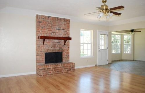 8504 Crestview Dr, Fort Worth TX  76182-6107 exterior