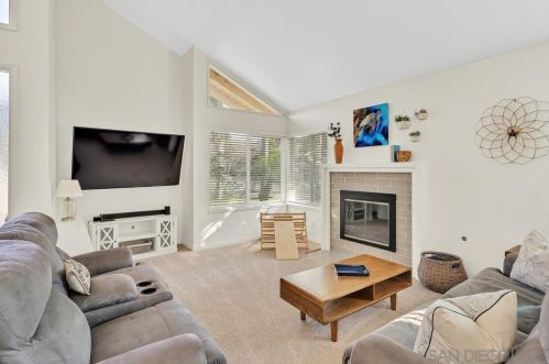 402 Jolina Way, Encinitas, CA 92024-2403