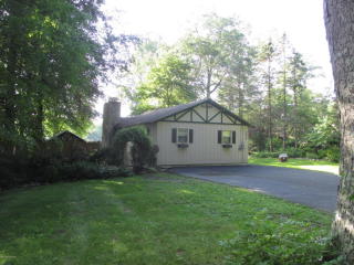 252 Echo Lake Dr, Bangor, PA 18013-5336