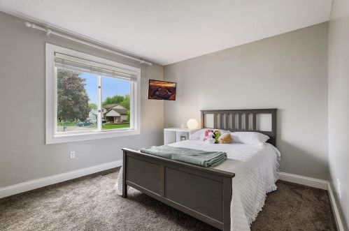 9063 Glacier Rd, Saint Paul MN  55125-3467 exterior