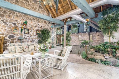 2550 Vineyard Rd, South Kingstown, RI 02874-3629
