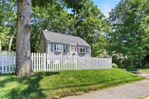 68 Fillow St, Norwalk, CT 06850-2836
