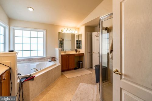 7125 Ayers Mdw Ln, Springfield VA  22150-4915 exterior