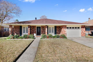 39 Cabernet Dr, Kenner, LA 70065-1135
