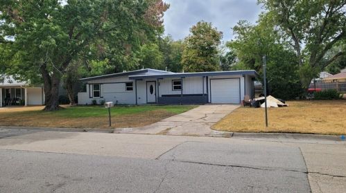 1102 Sproles Dr, Fort Worth, TX 76126-3330