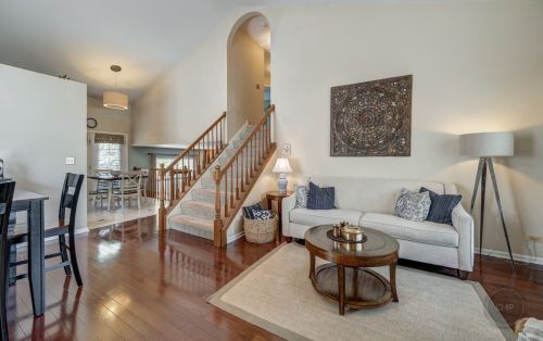 2203 Periwinkle Ln, Naperville, IL 60540-9222