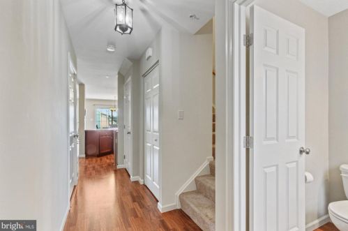 320 Cedar Run Dr, York, PA 17404-9100