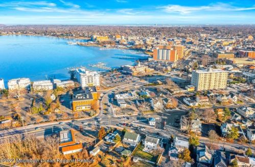 130 Bodman Pl, Tinton Falls NJ  07701-1073 exterior