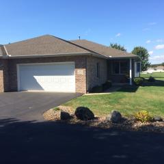 2505 Parkway Dr, Pekin, IL 61554-1992
