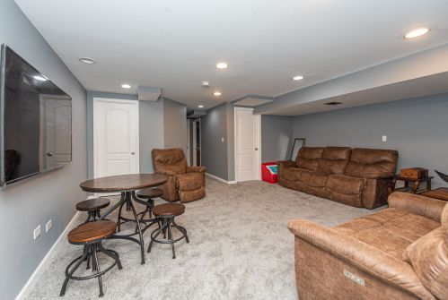 10 Covington Ct, Lemont IL  60490-4924 exterior