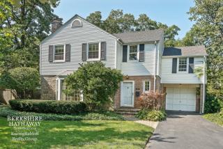 1152 Raleigh Rd, Glenview, IL 60025-3040