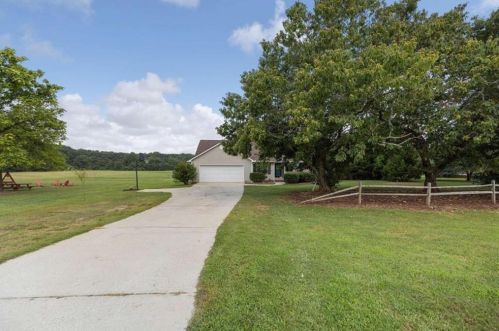 221 Howington Rd, Jefferson, GA 30549-3811