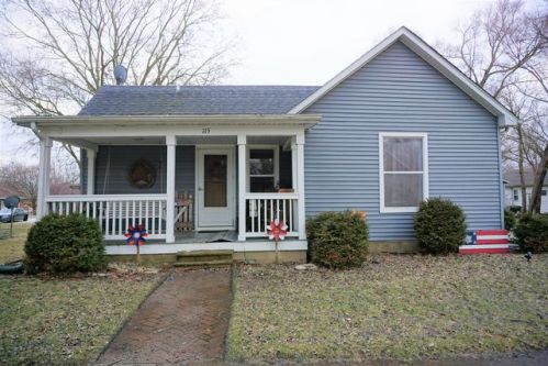 115 Broadway St, Fisher, IL 61843-9704
