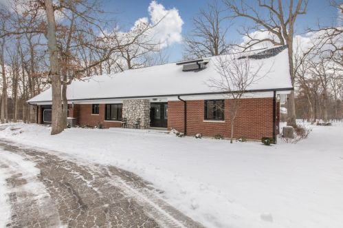 950 Blackhawk Ln, Bannockburn, IL 60015-2405