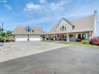 29722 Division Dr, Wood Village OR  97060-9450 exterior