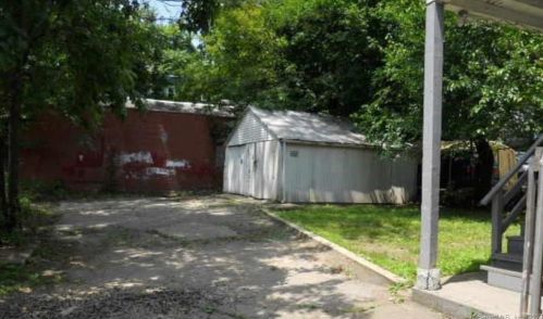 163 Walnut St, Waterbury, CT 06704-4033