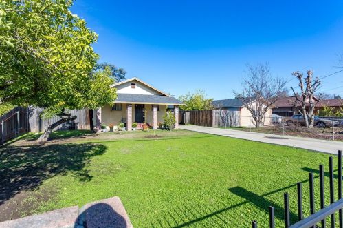 135 9th St, Stockton, CA 95206-3103
