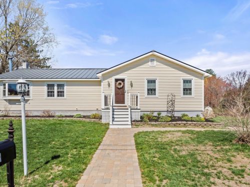 9 Chase St, Kingston, NH 03848-3006