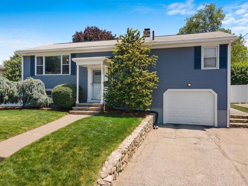 67 Waite St, Providence, RI 02908-1327