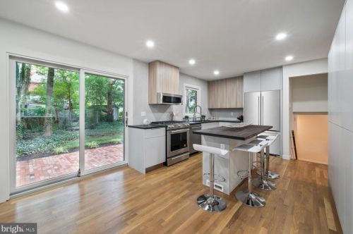 150 Loomis Ct, Princeton NJ  08540-3439 exterior