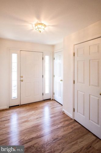 6401 Lureta Ann Ln, Springfield, VA 22150-7831
