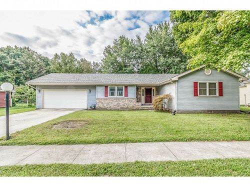 715 Maine St, Windsor, IL 61957-1423