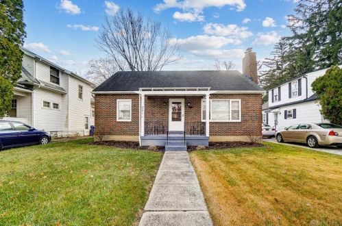 221 Parkwood Ave, Springfield OH  45506-2702 exterior