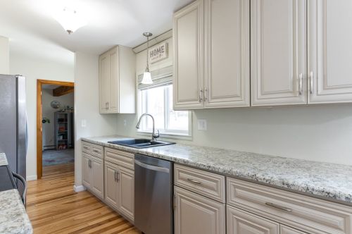 27 Bartley Hill Rd, Londonderry, NH 03053-2427