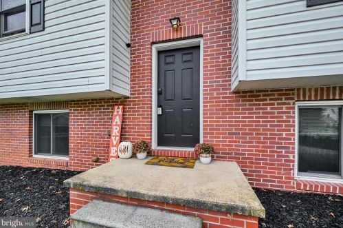 78 Charles Ln, York, PA 17315-1206