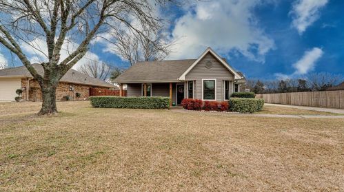 118 Country Dr, Waxahachie, TX 75165-6211